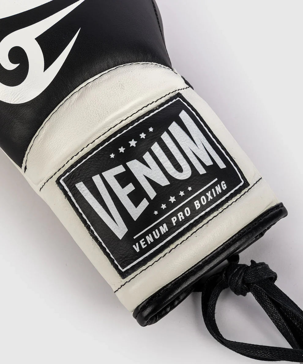 Venum Boxhandschuhe Giant 2.0 Mike Tyson Pro mit Schnürverschluss – Schwarz/Weiss