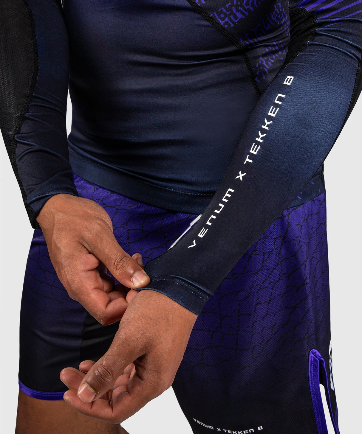 Venum Rashguard x TEKKEN 8 Kazuya Lange Ärmel - Schwarz/Lila