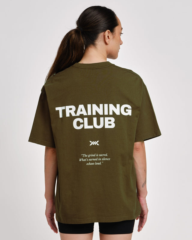 Caged T-Shirt Training Club – Armeegrün