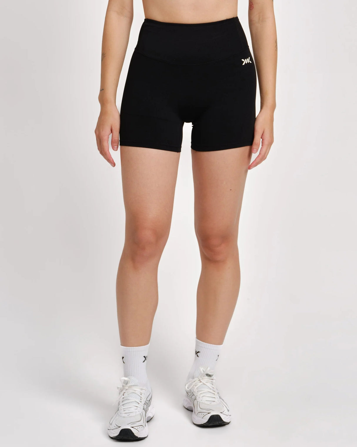 Caged Essential Shorts - Schwarz