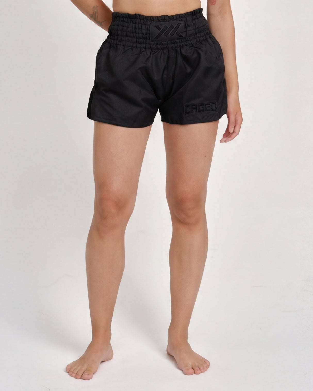 Caged Classic Muay Thai Shorts – Schwarz/Schwarz