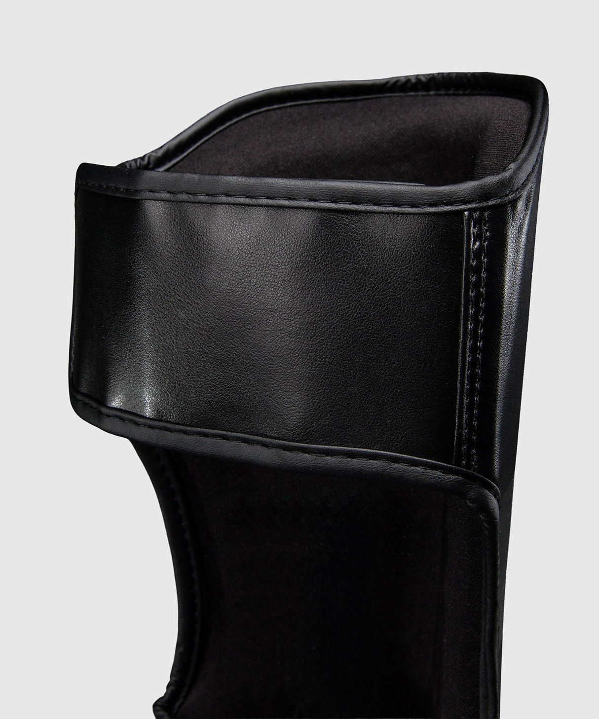 Ringhorns Schienbeinschoner Charger - Schwarz/Gold