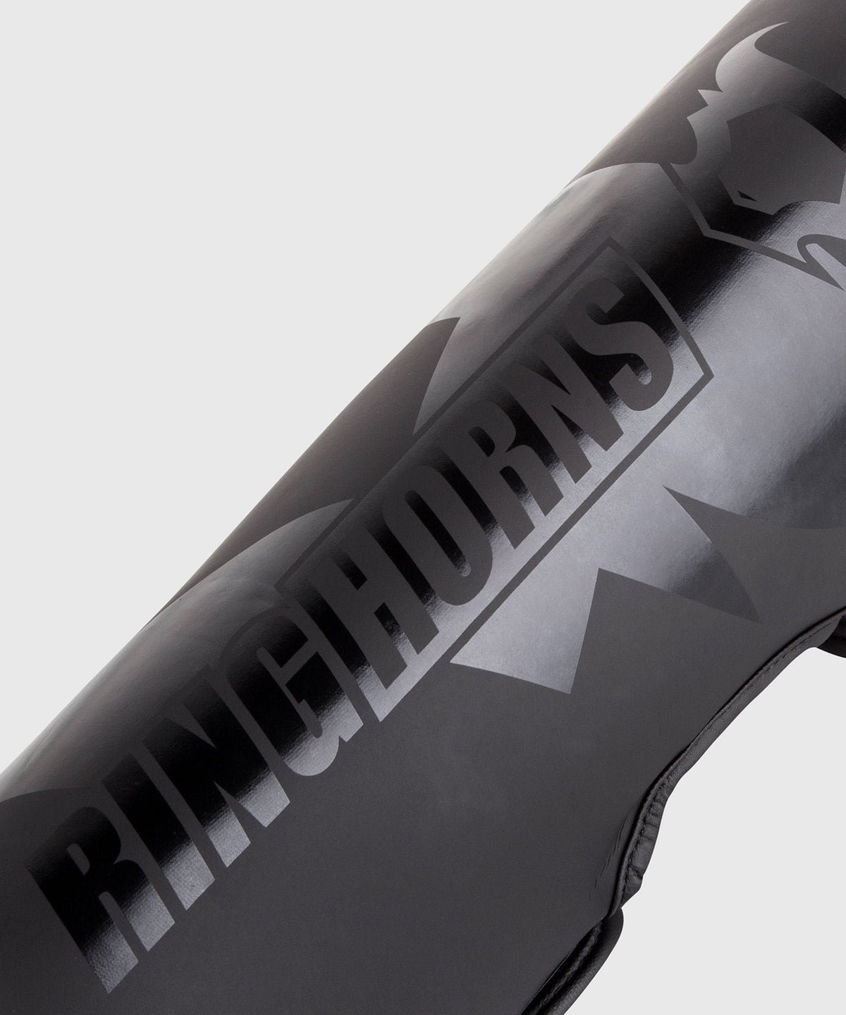 Ringhorns Scheenbeschermer Charger Zwart/Zwart