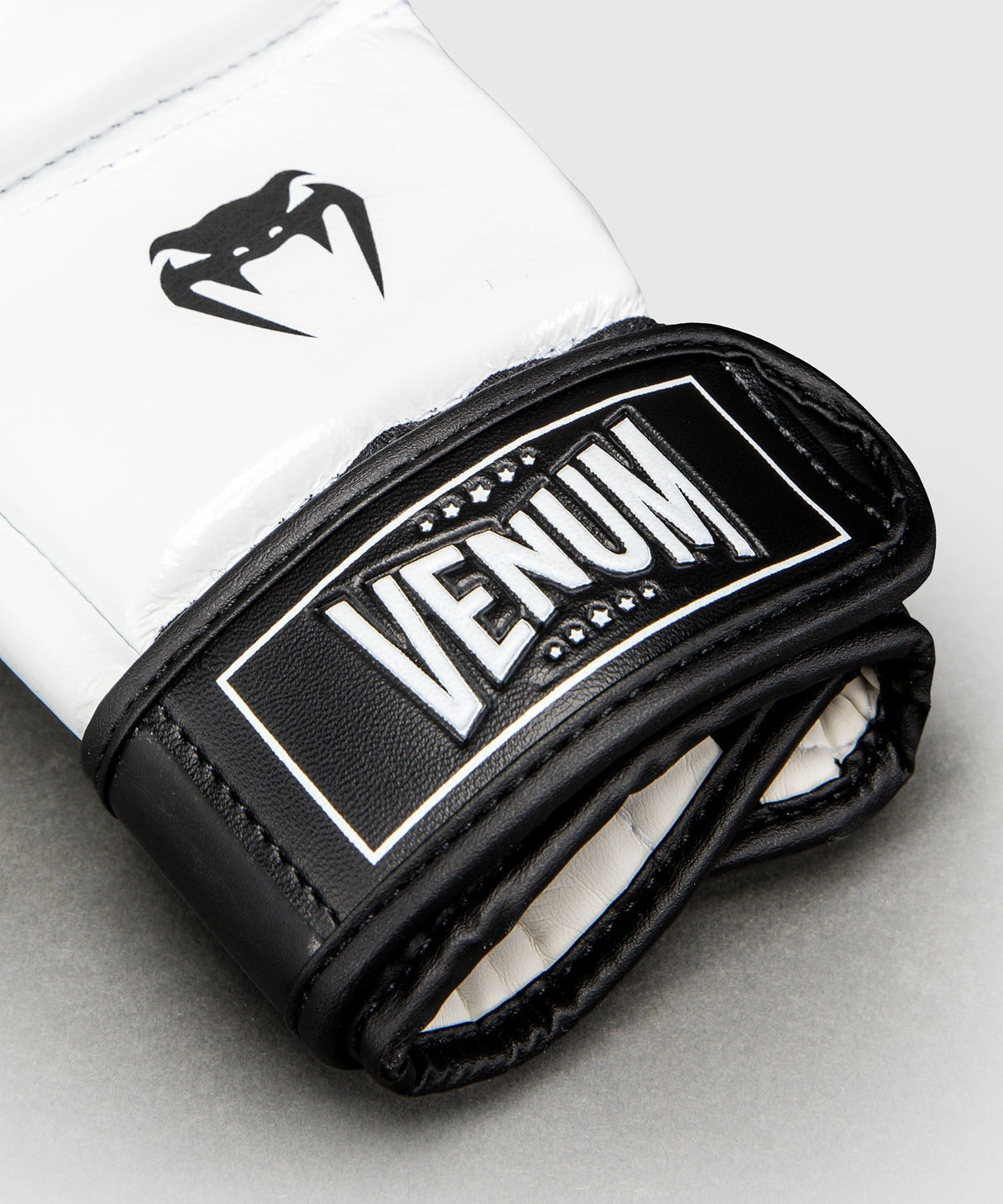 Venum MMA-Handschuhe Attack 2.0 – Schwarz/Weiß