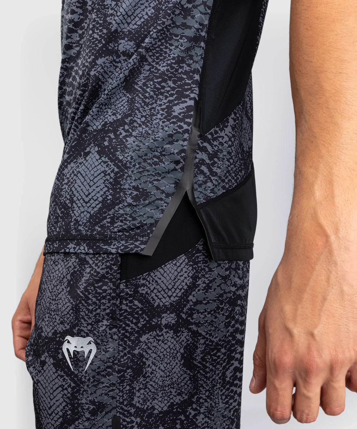 Venum Dry-Tech T-Shirt G-Fit Scales – Schwarz/Grau