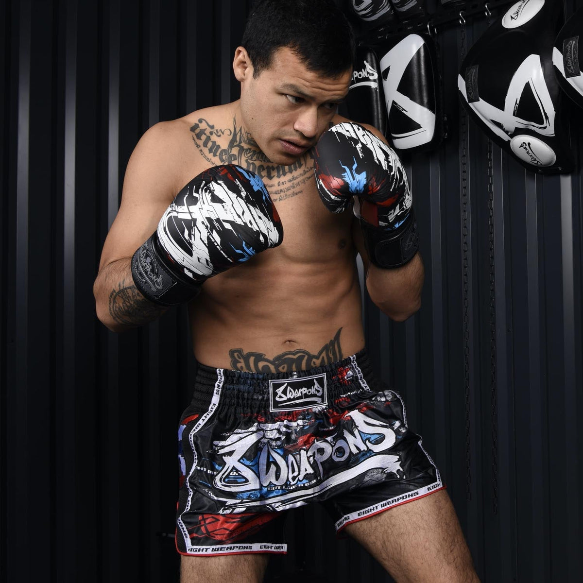 8 WEAPONS Muay Thai Shorts Cut Like A Blade 2.0 - Schwarz