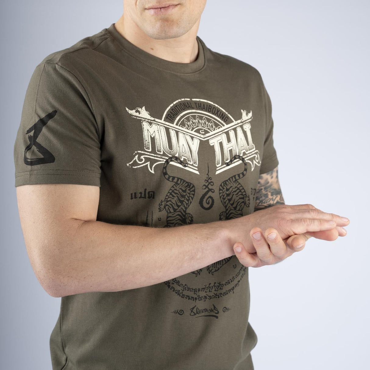 8 WEAPONS T-Shirt Sak Yant Tigers - Olive