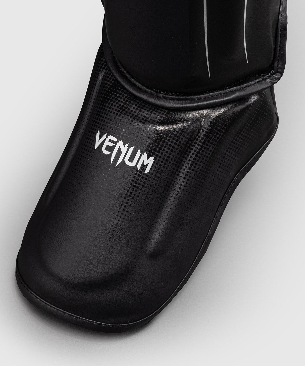Venum Schienbeinschoner Stealth – Schwarz/Weiß