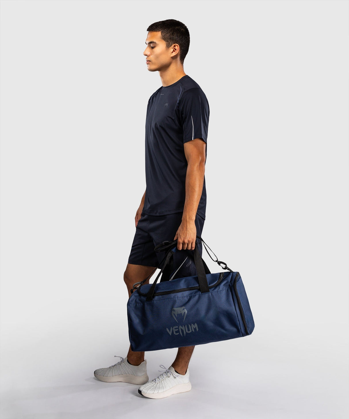 Venum Sporttasche Essential L – Marineblau