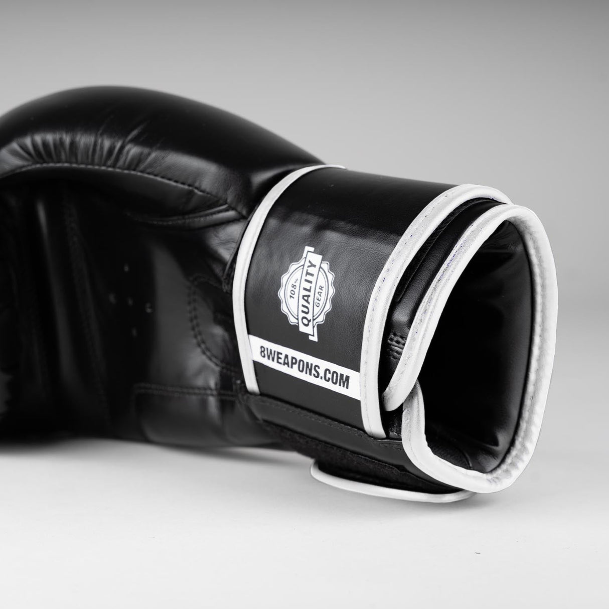 8 WEAPONS Boxhandschuhe Unlimited 2.0 - Schwarz/Weiß