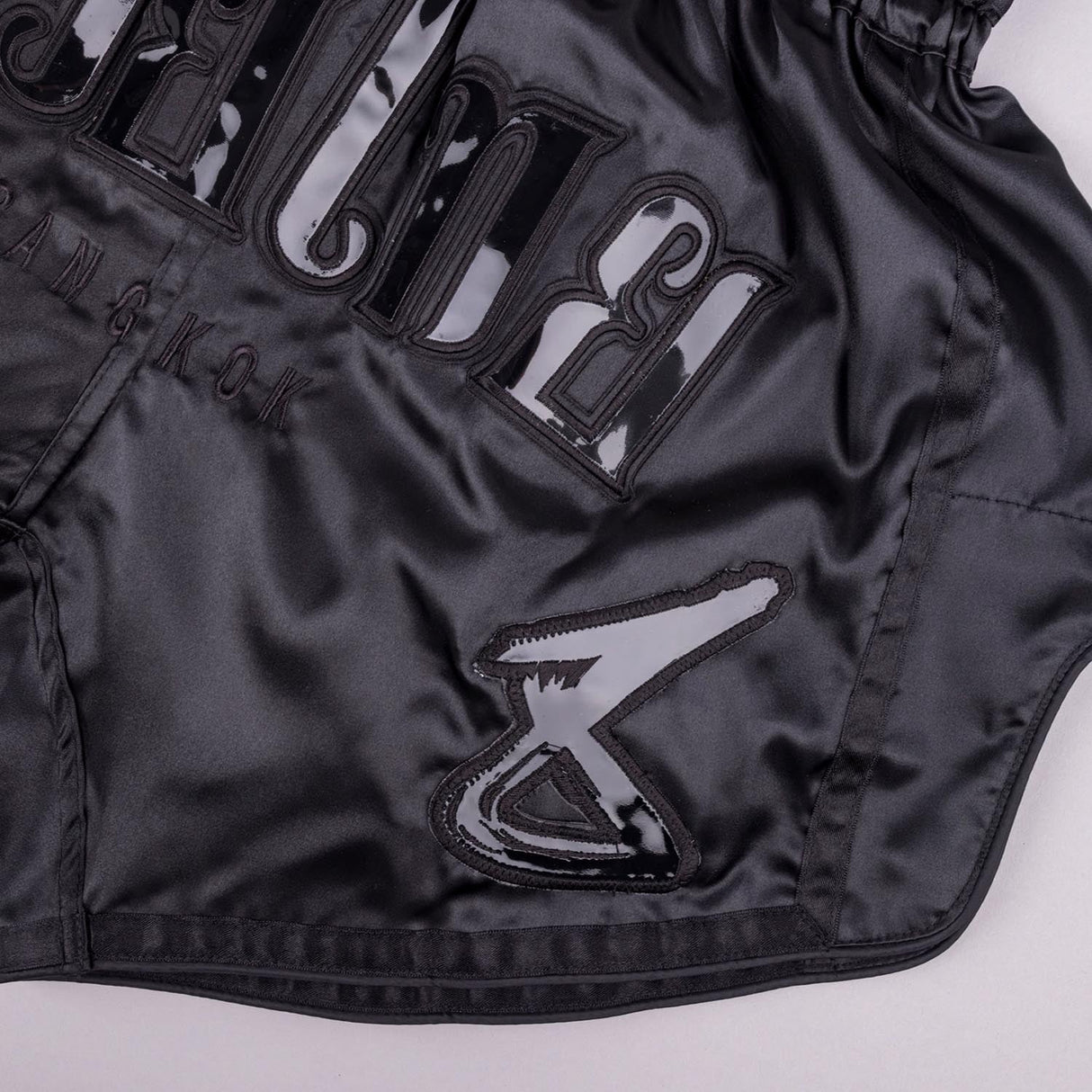 8 WEAPONS Muay-Thai-Shorts Bangkok - Schwarz