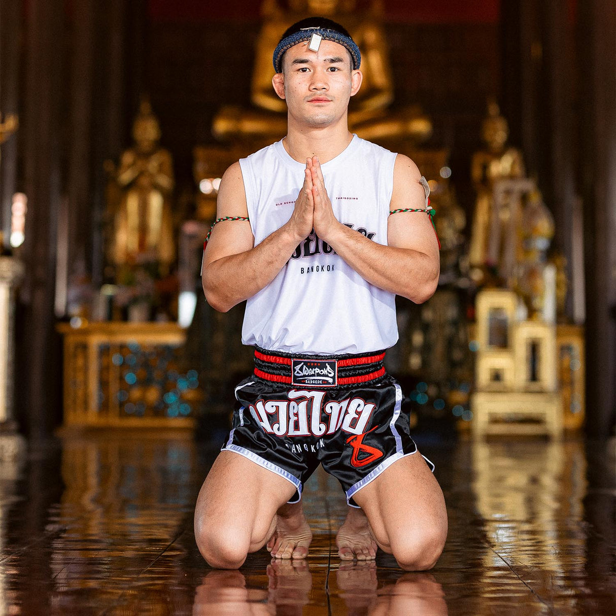 8 WEAPONS Muay Thai Shorts Bangkok - Schwarz/Weiß