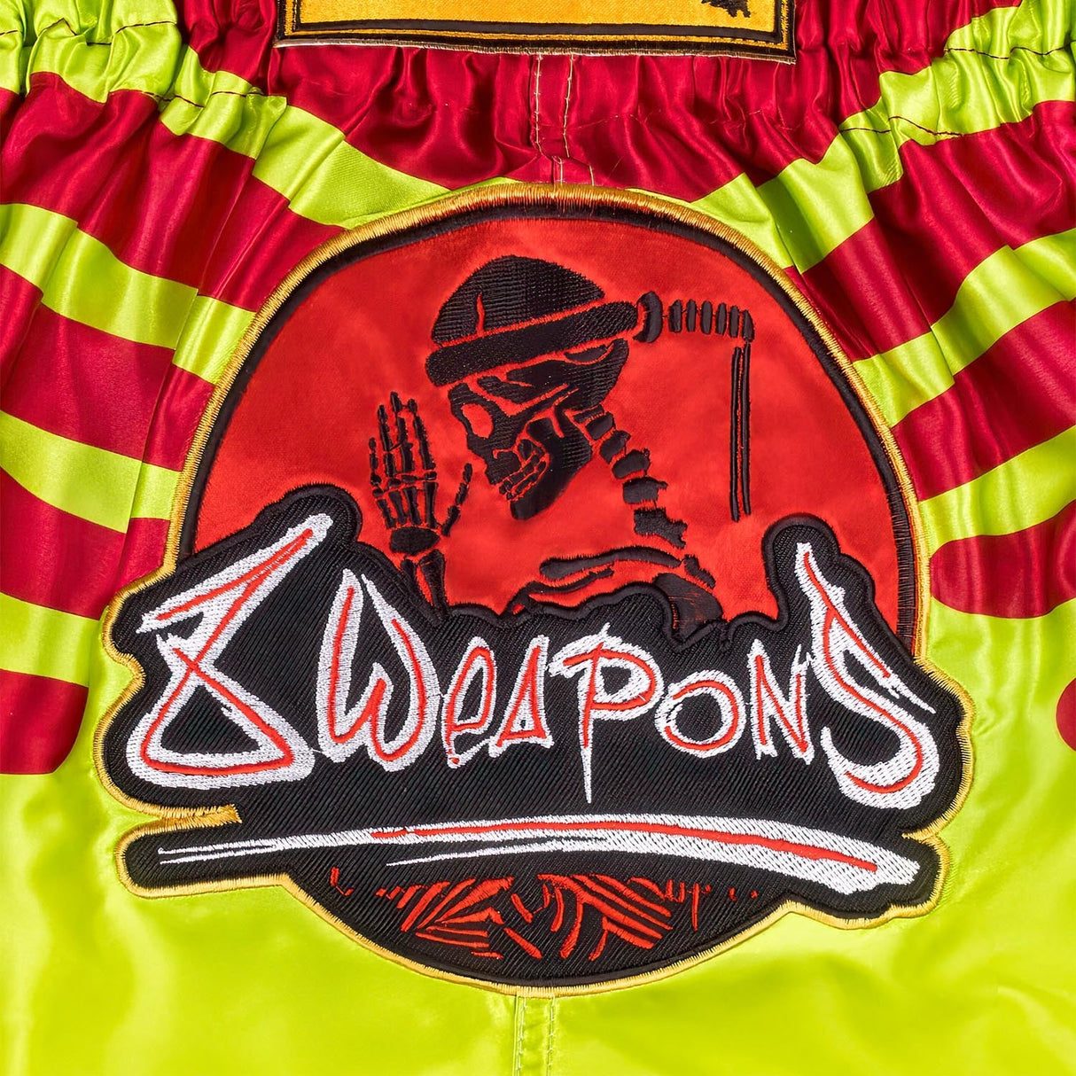 8 WEAPONS Muay-Thai-Shorts Jurassic - Neon Grün/Blutrot