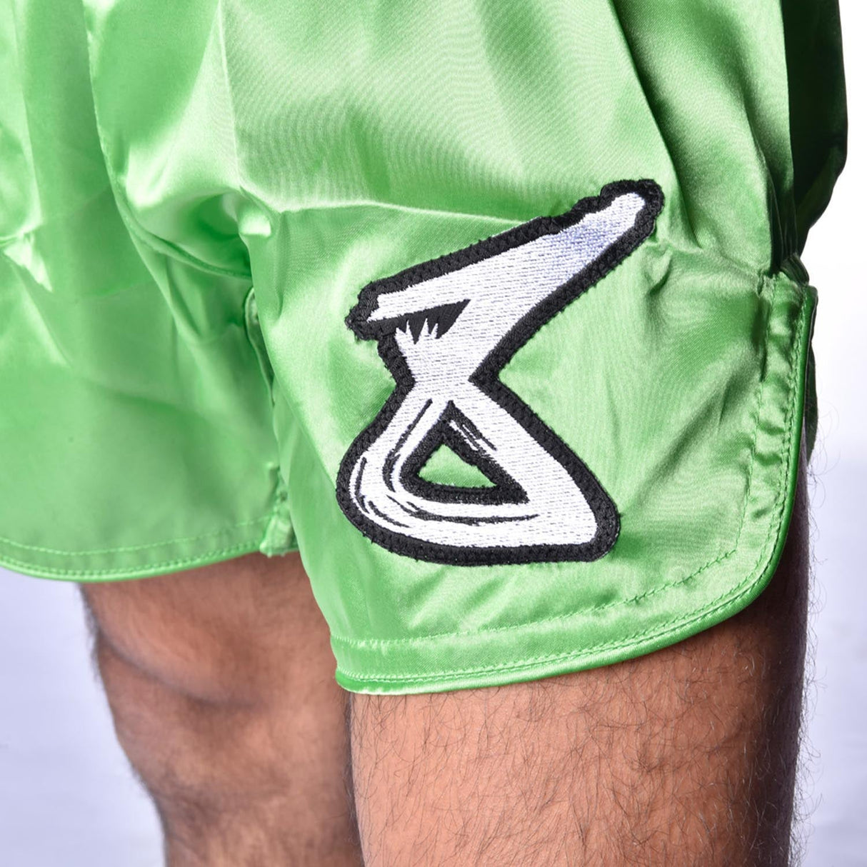 8 WEAPONS Muay Thai Shorts Strike - Grün