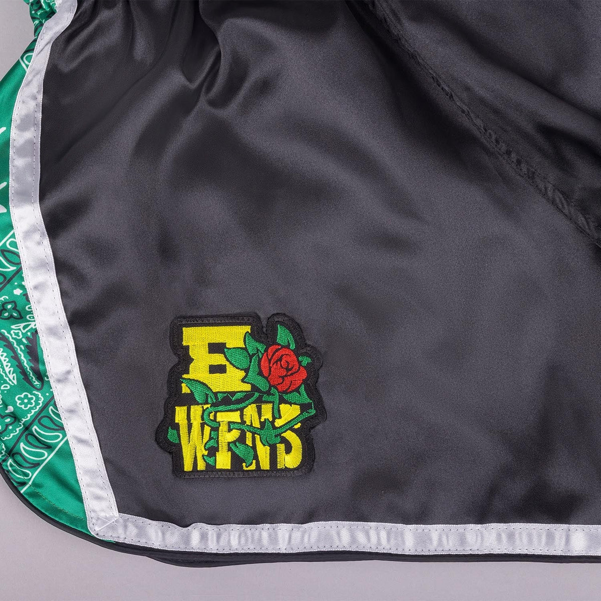 8 WEAPONS Muay Thai Shorts West Coast - Grün