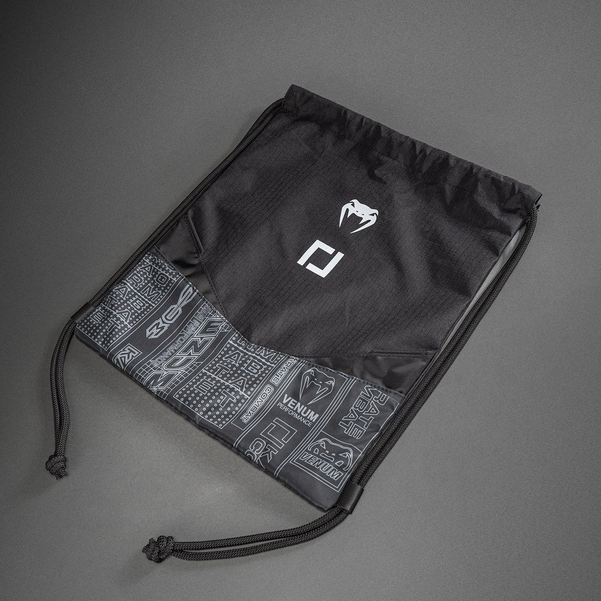 Venum Sporttasche Karate Combat – Schwarz/Grau