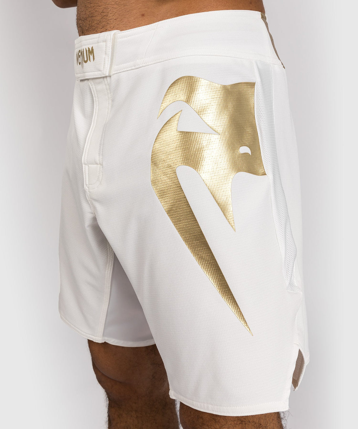 Venum MMA Shorts Light 5.0 - Weiss/Gold