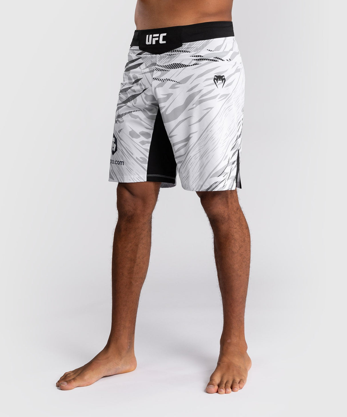 UFC Venum MMA Shorts Fight Night Fusion Long Fit – Weiss
