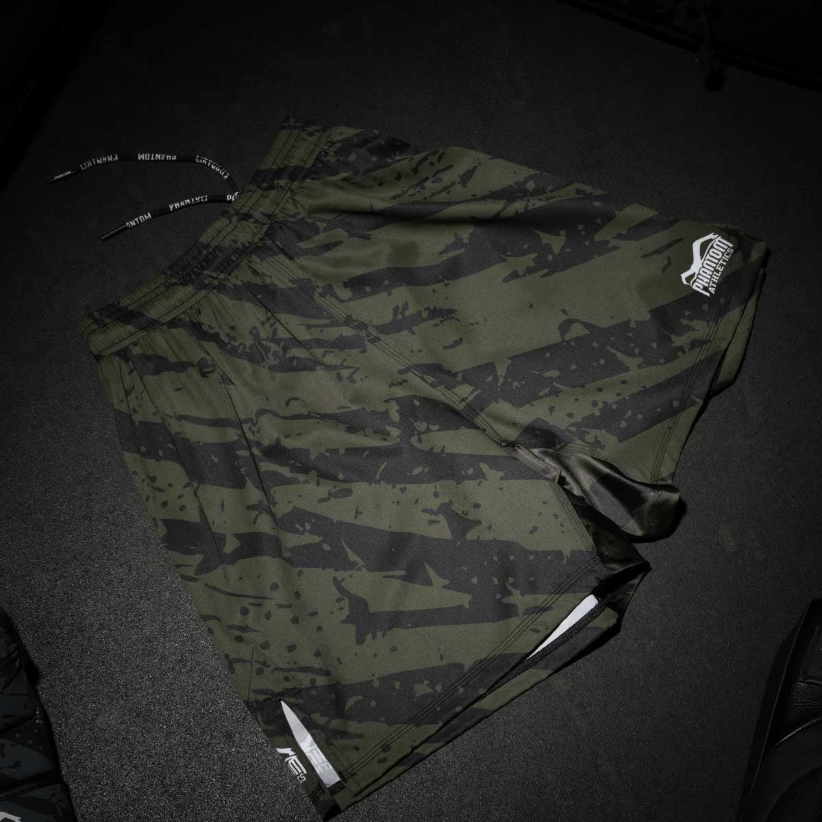 Phantom Athletics MMA Shorts EVO Tiger Camo - Schwarz