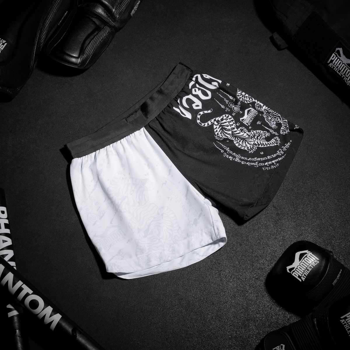 Phantom Athletics Muay Thai Shorts Fusion - Schwarz/Weiß
