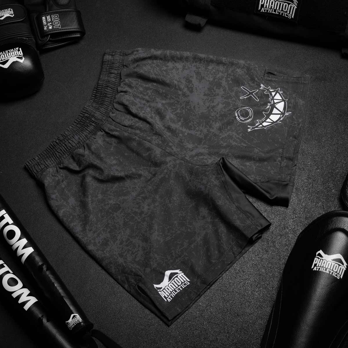Phantom Athletics MMA Shorts EVO Serious - Schwarz