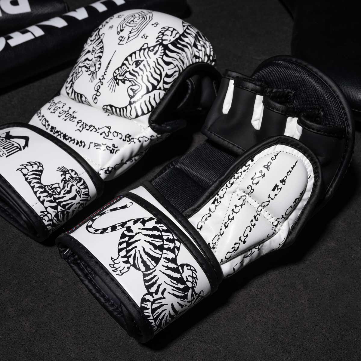 Phantom Athletics MMA Handschuhe Sparring Muay Thai - Weiß