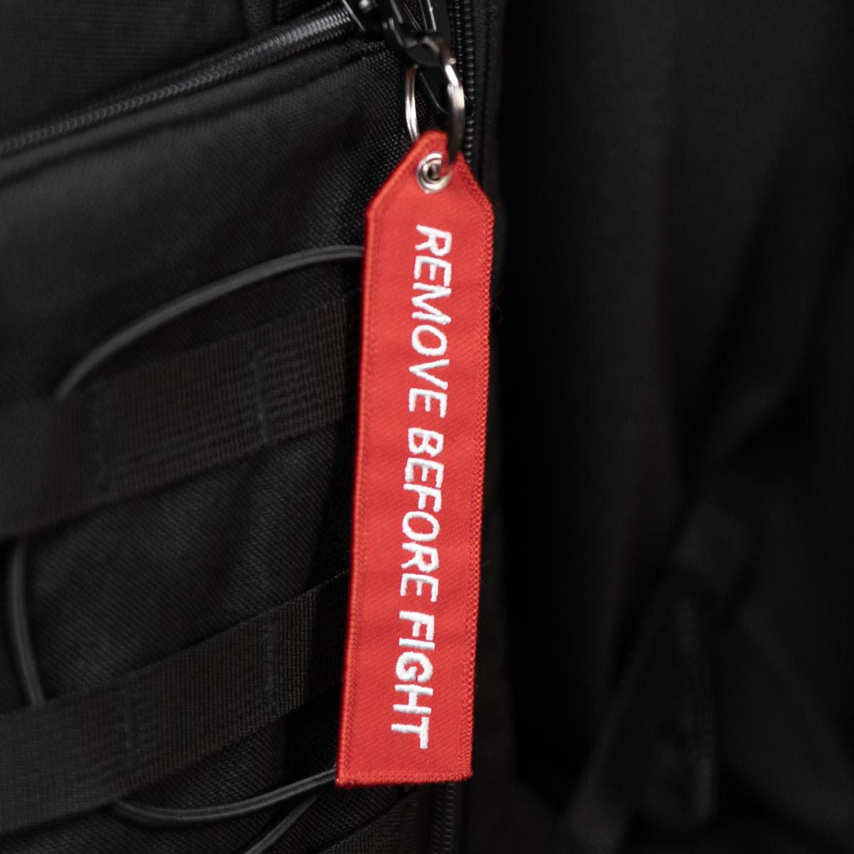 Phantom Athletics Schlüsselanhänger Remove Before Fight - Rot
