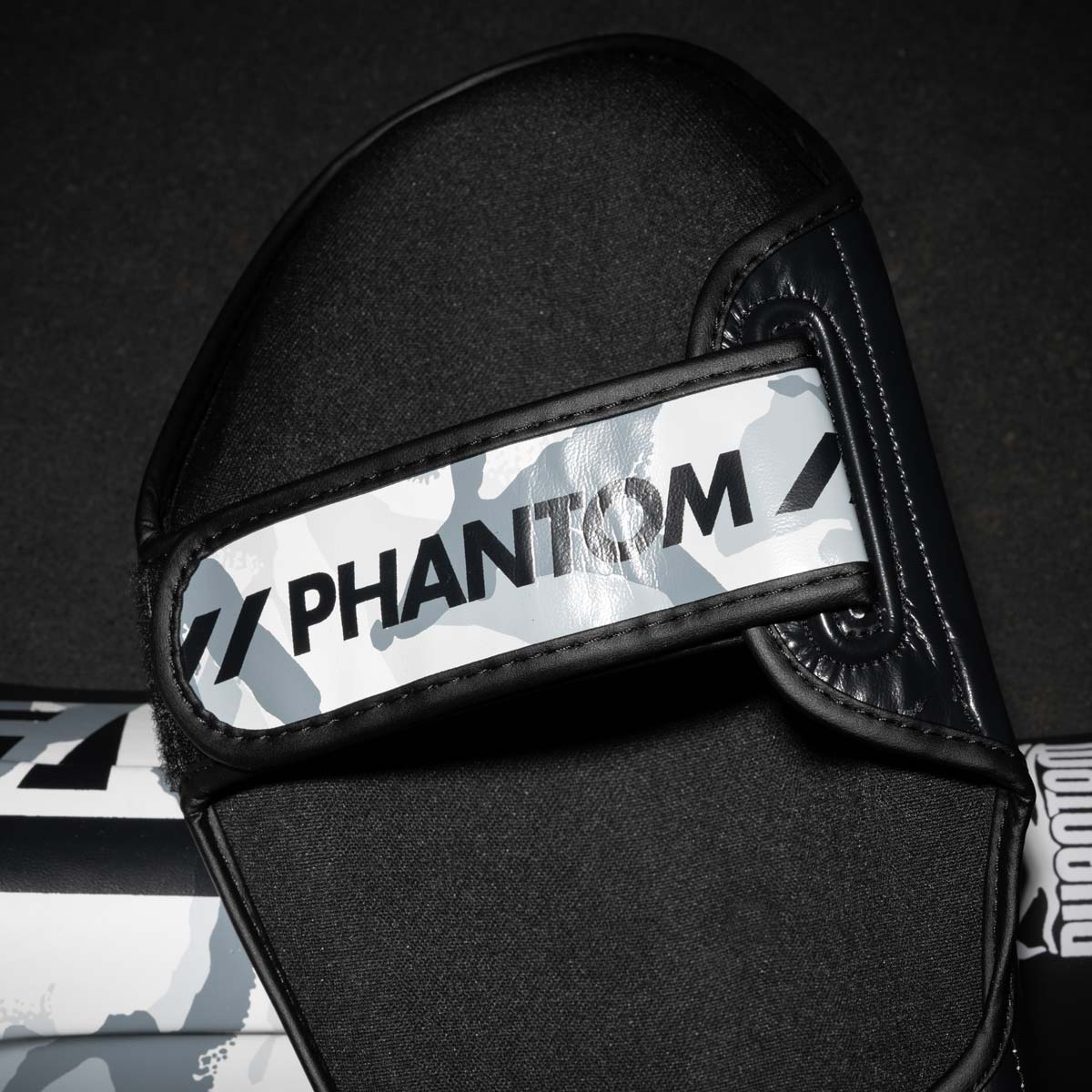 Phantom Athletics Schienbeinschoner APEX Striking - Weiß