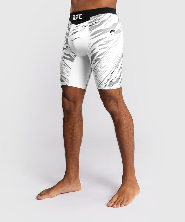 UFC Venum Vale Tudo Fight Night Fusion Shorts – Weiss