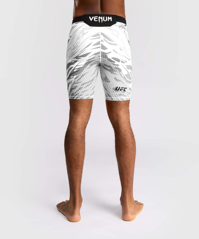 UFC Venum Vale Tudo Fight Night Fusion Shorts – Weiss