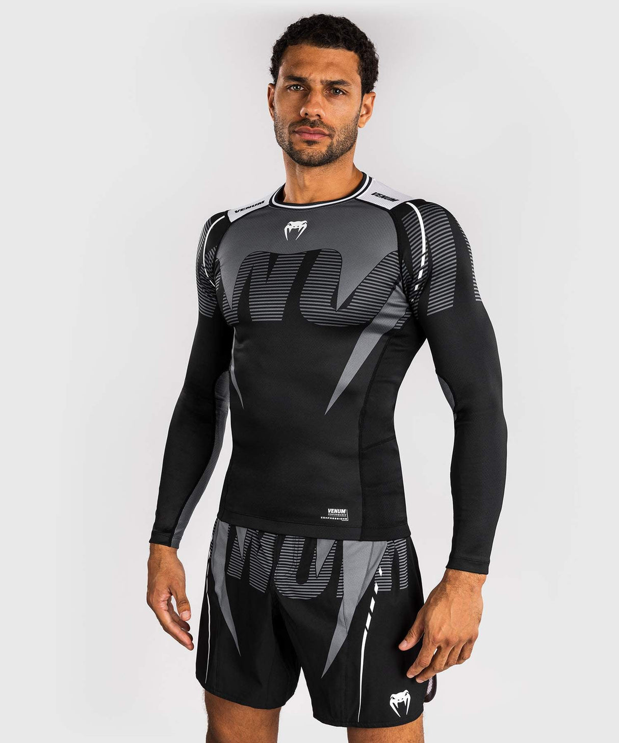 Venum Rashguard Langarm Adrenaline – Schwarz/Silbergrau