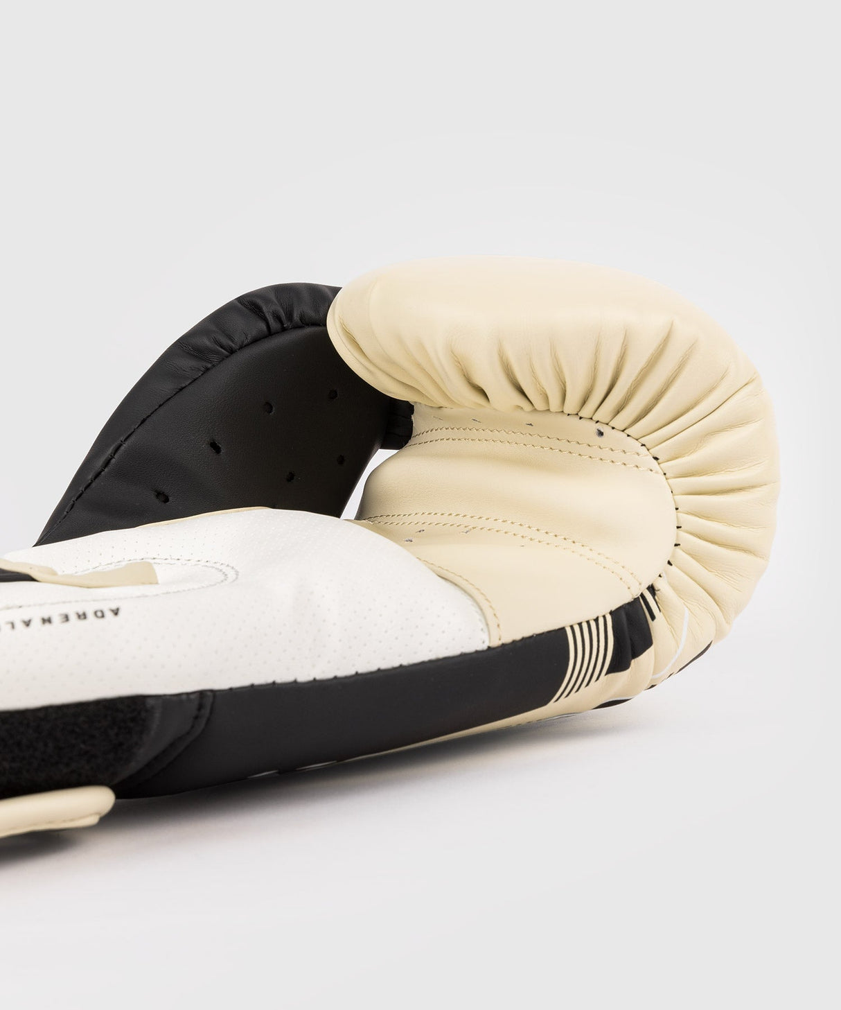 Venum Boxhandschuhe Adrenaline – Schwarz/Elfenbein