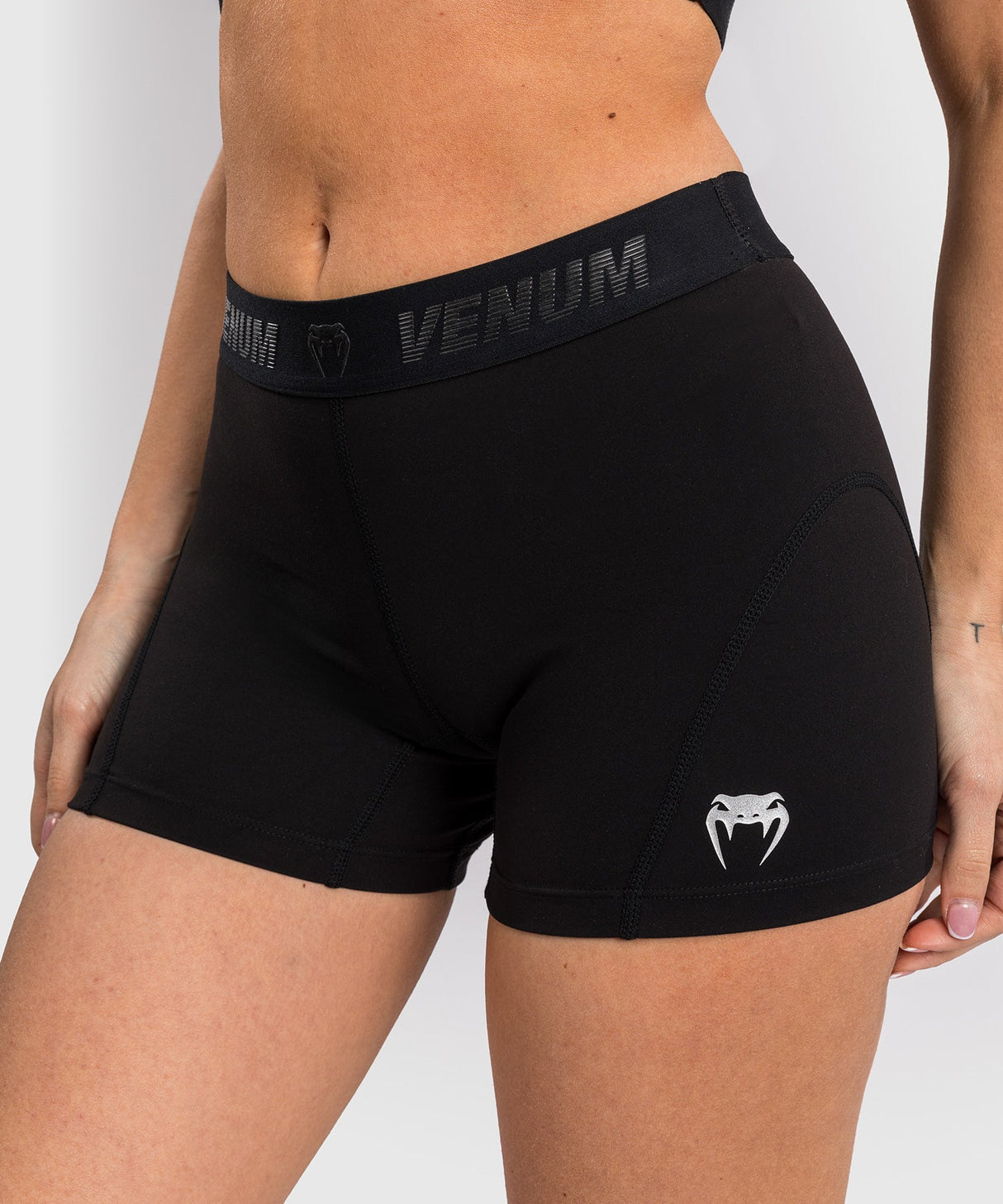 Venum Shorts Elevate – Schwarz