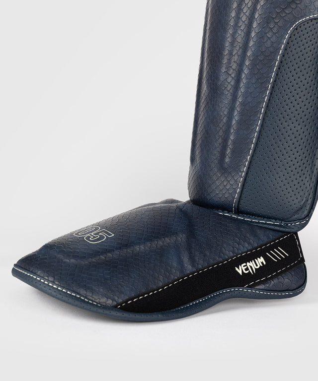 Venum Schienbeinschoner Impact Evo Scales – Nachtblau