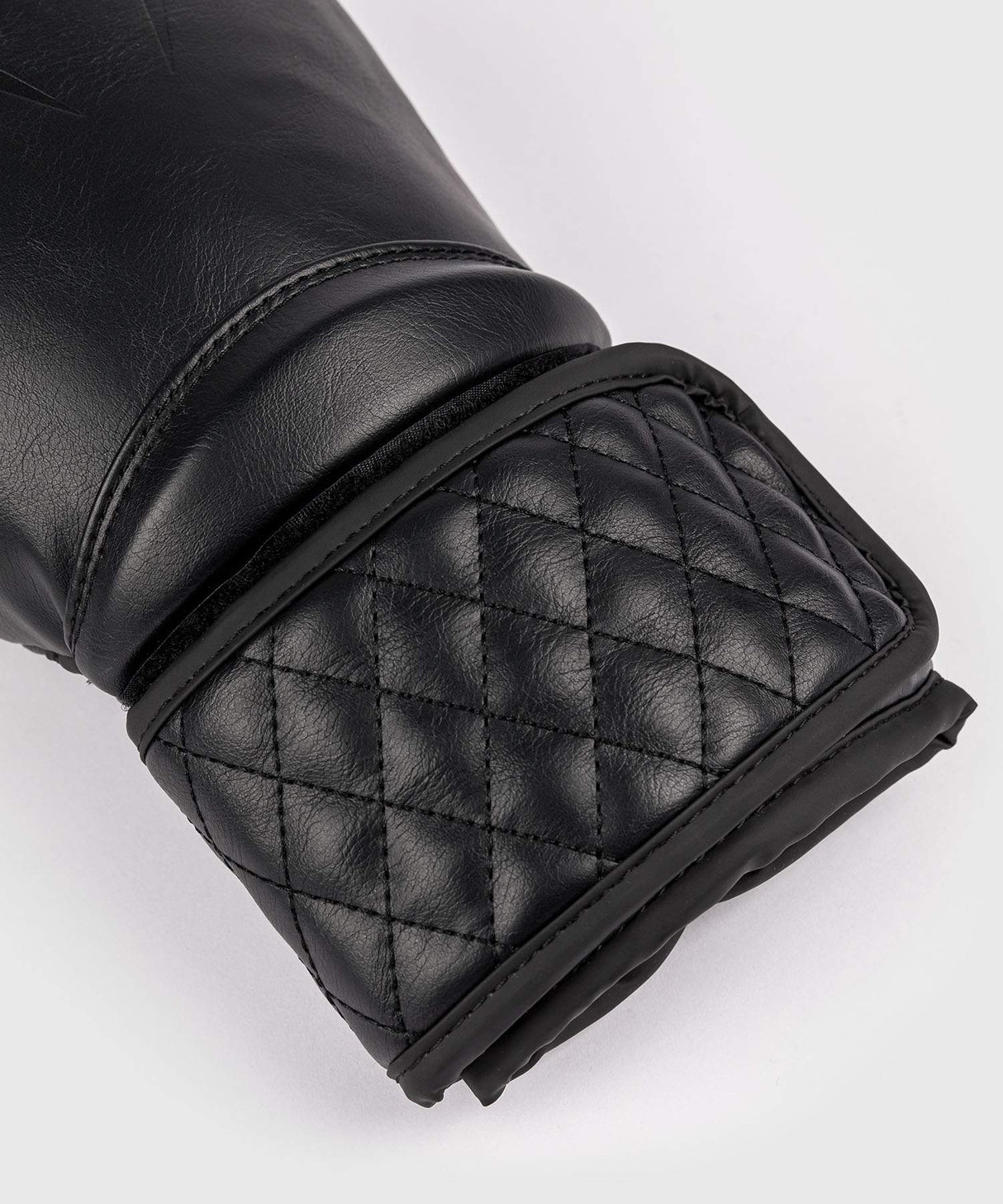 Venum Boxhandschuhe Impact Classic – Schwarz