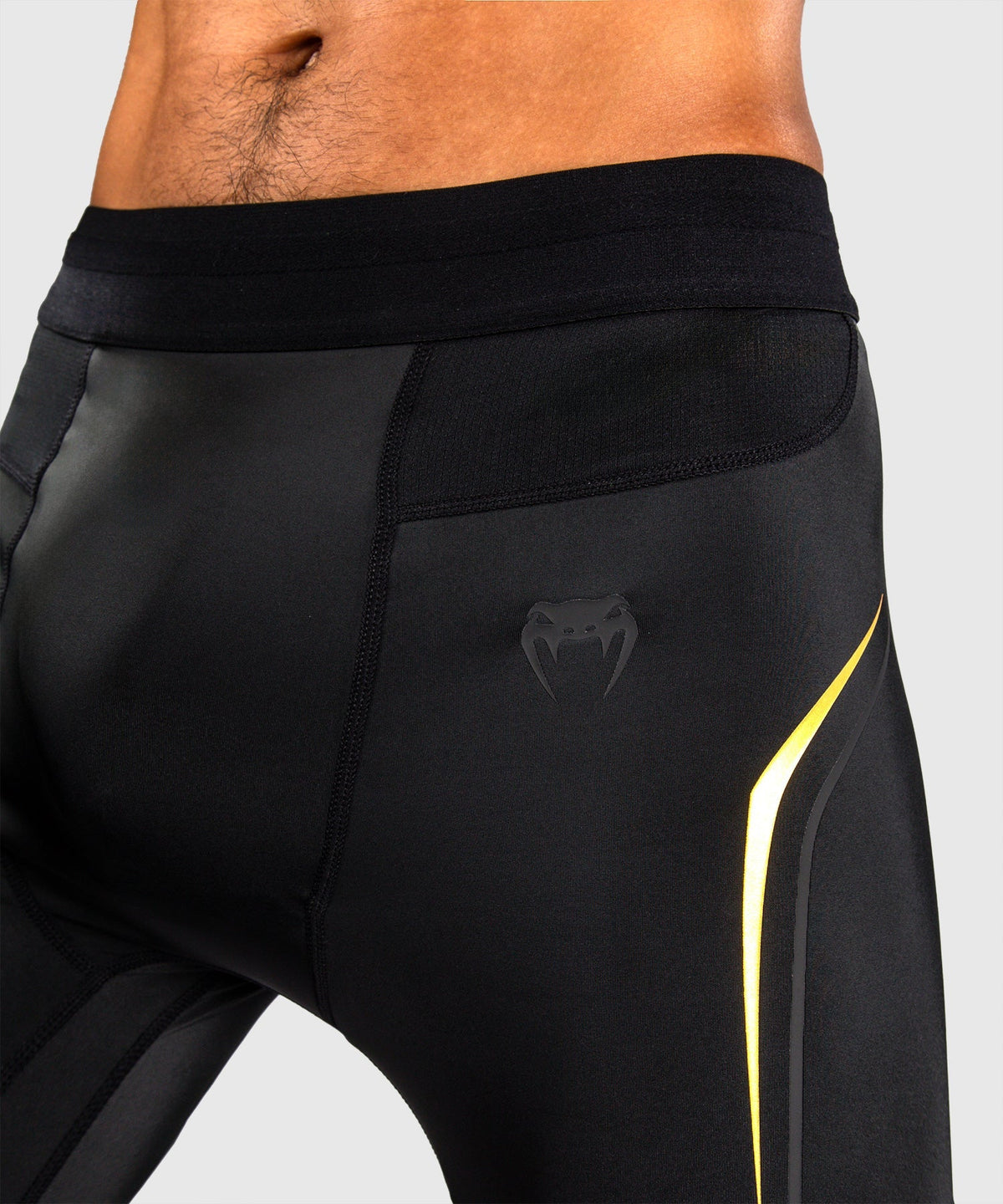 Venum Kompressionsshorts G-Core – Schwarz/Gold
