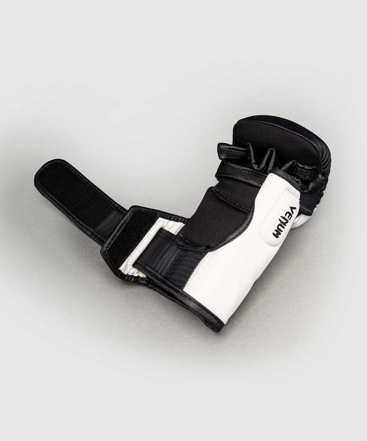 Venum MMA-Handschuhe Attack 2.0 – Schwarz/Weiß