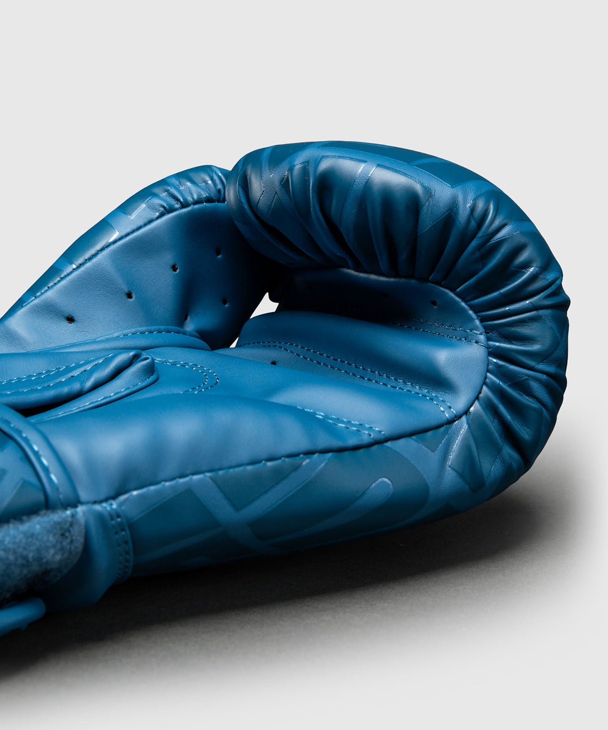 Venum Contender 1.5 XT 3D Boxhandschuhe Marineblau - 3D-Logo Detail