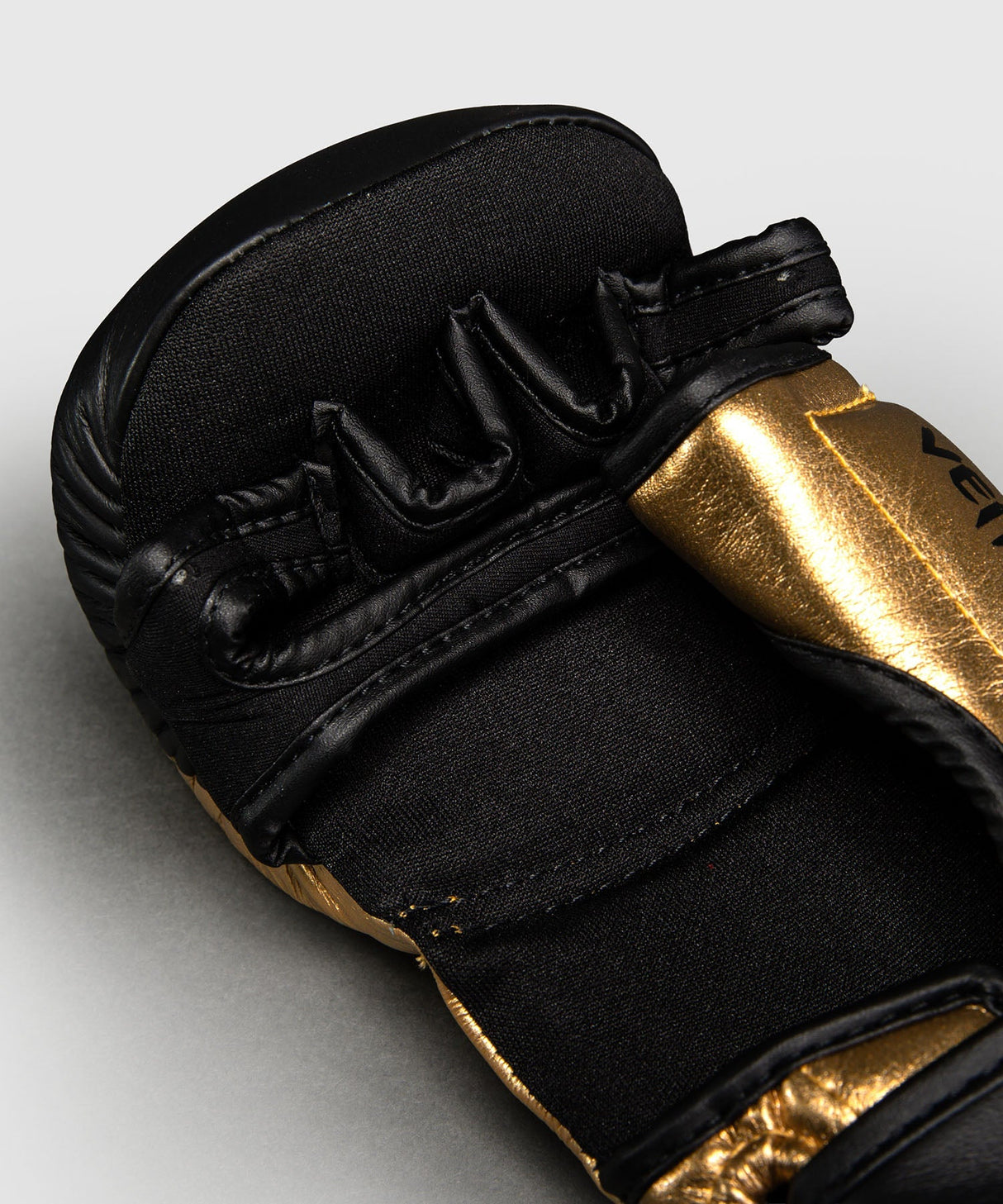 Venum MMA-Handschuhe Attack 2.0 – Gold/Schwarz