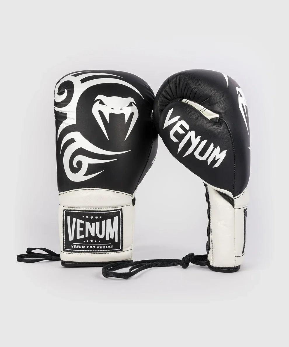 Venum Boxhandschuhe Giant 2.0 Mike Tyson Pro mit Schnürverschluss – Schwarz/Weiss
