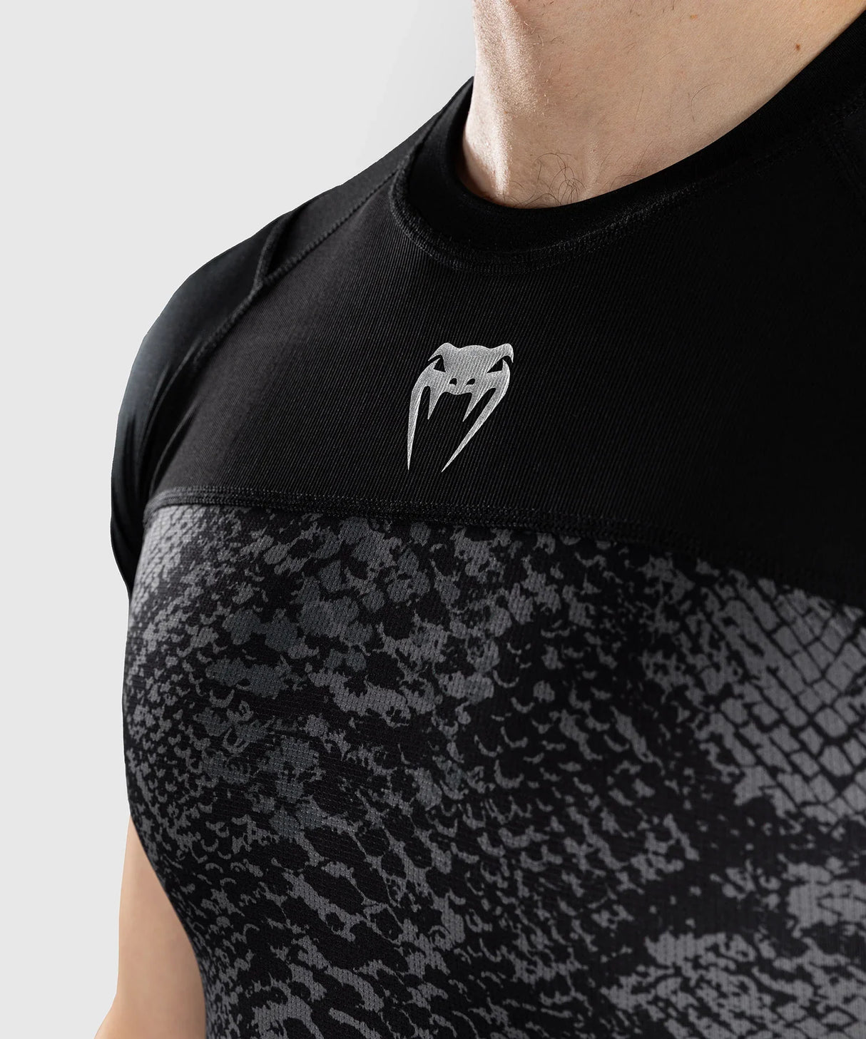 Venum Rashguard Kurzarm G-Fit Scales – Schwarz/Grau