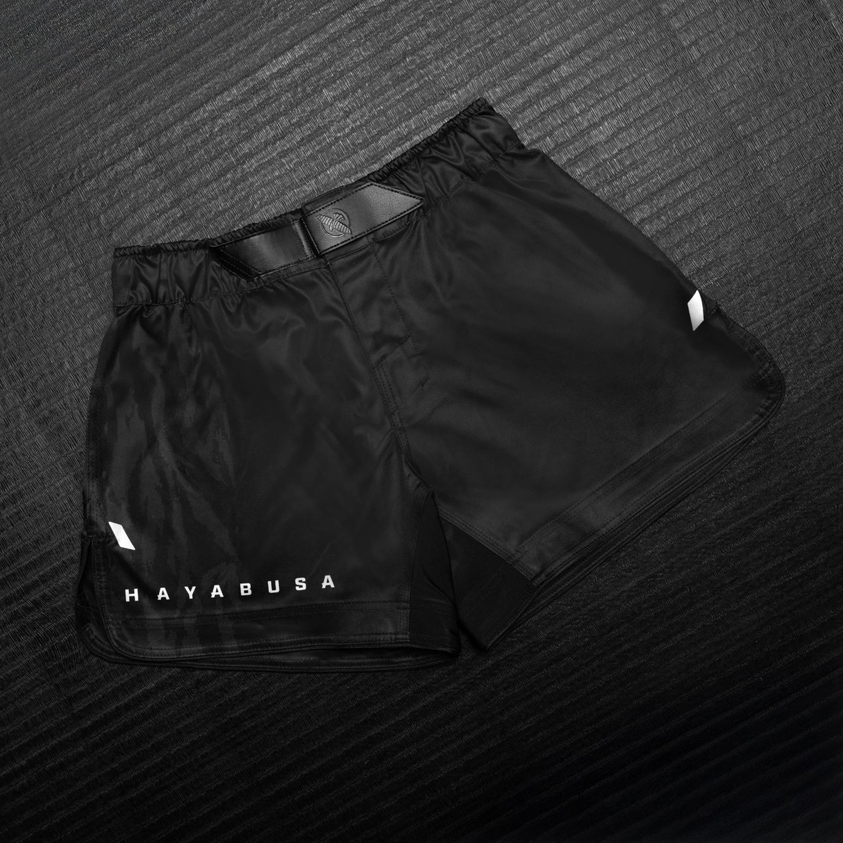 Hayabusa MMA-Shorts Apex Mid - Carbon-Schwarz