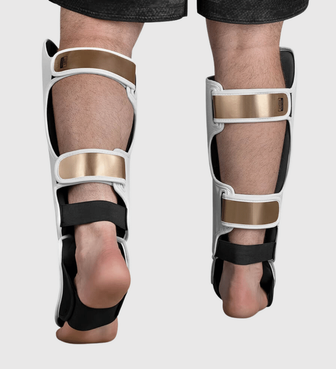 Hayabusa Kickboks Scheenbeschermers T3 - Wit/Goud - The Fight Company Deutschland