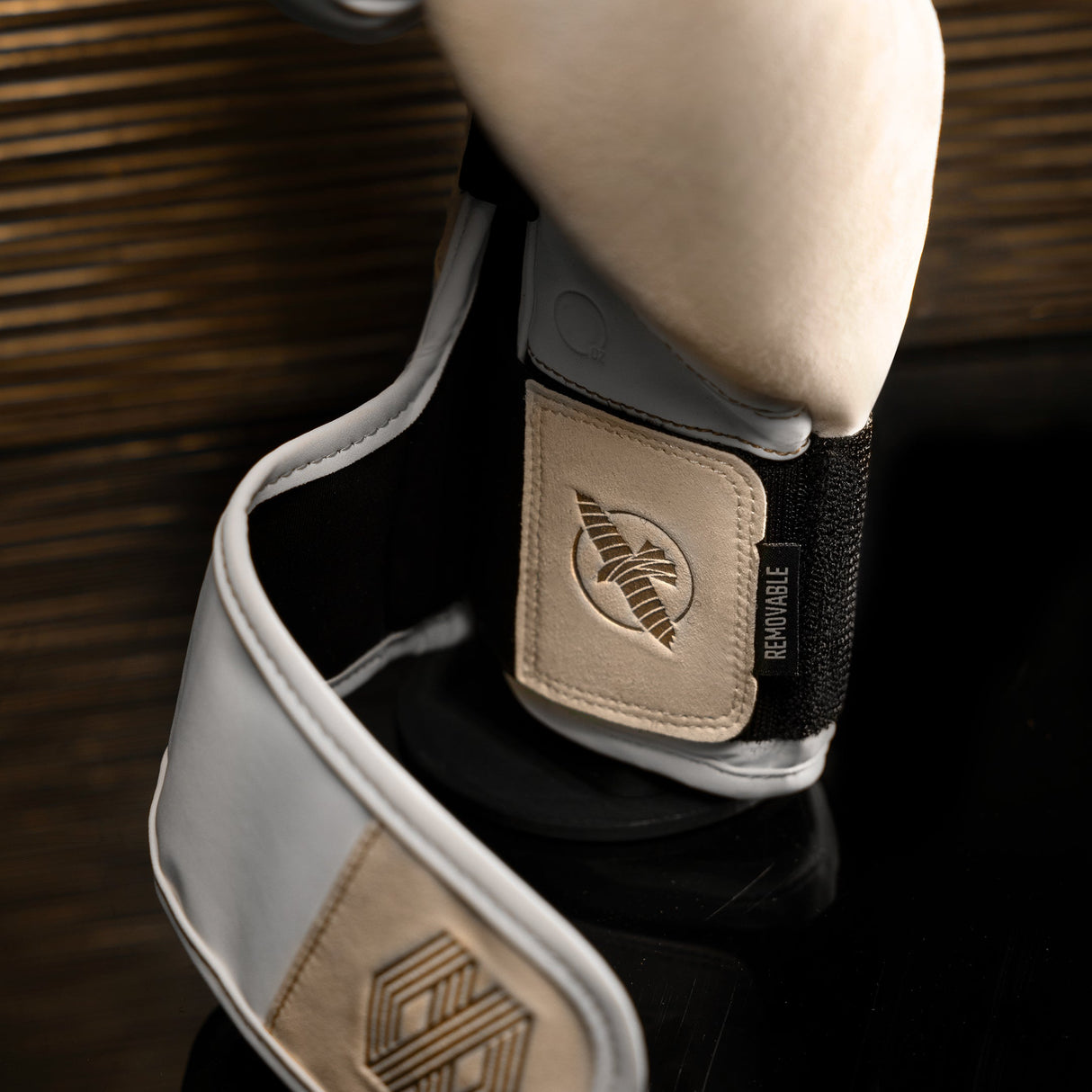 Hayabusa x Mayweather Boxhandschuhe Champ - Weiss/Gold
