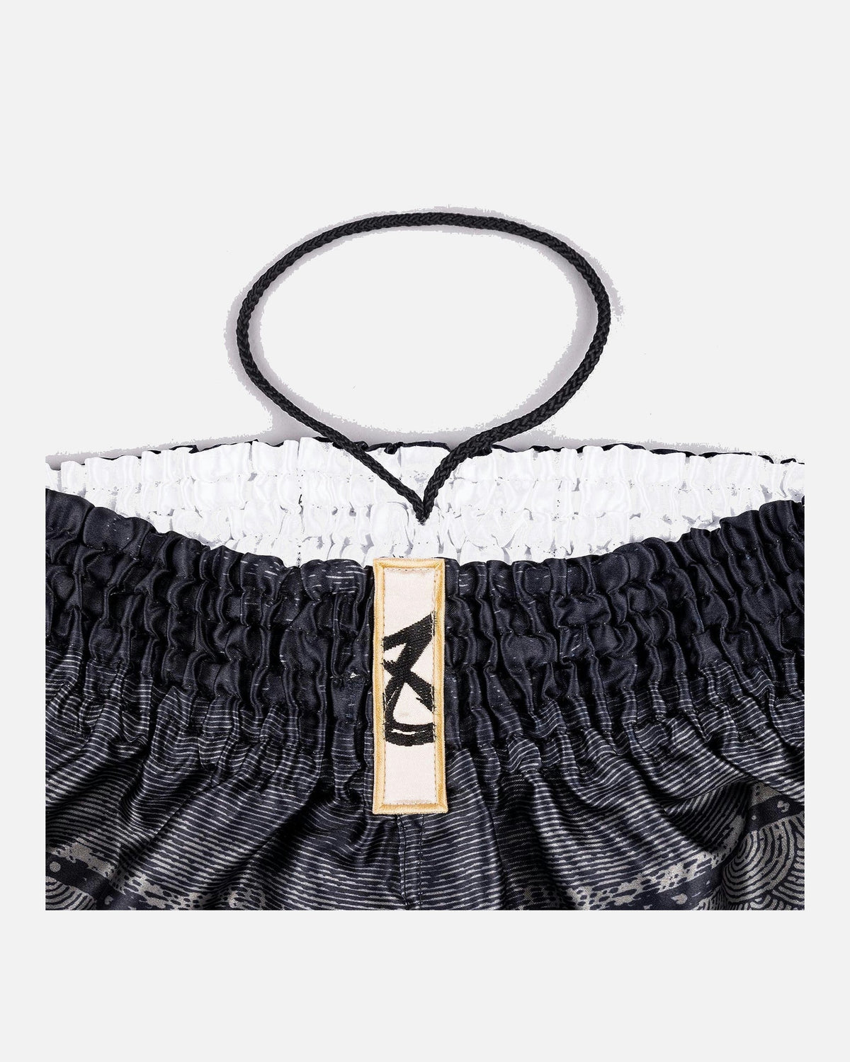 8 WEAPONS Muay Thai Shorts Hanuman - Schwarz/Gold