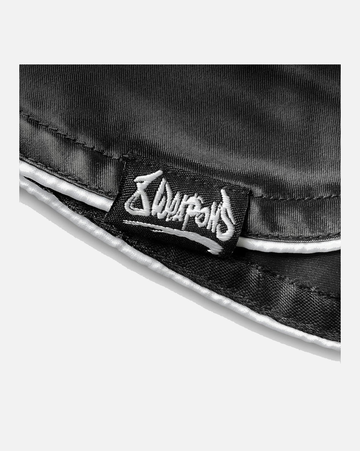 8 WEAPONS Muay-Thai-Shorts Mongkol - Schwarz/Weiß