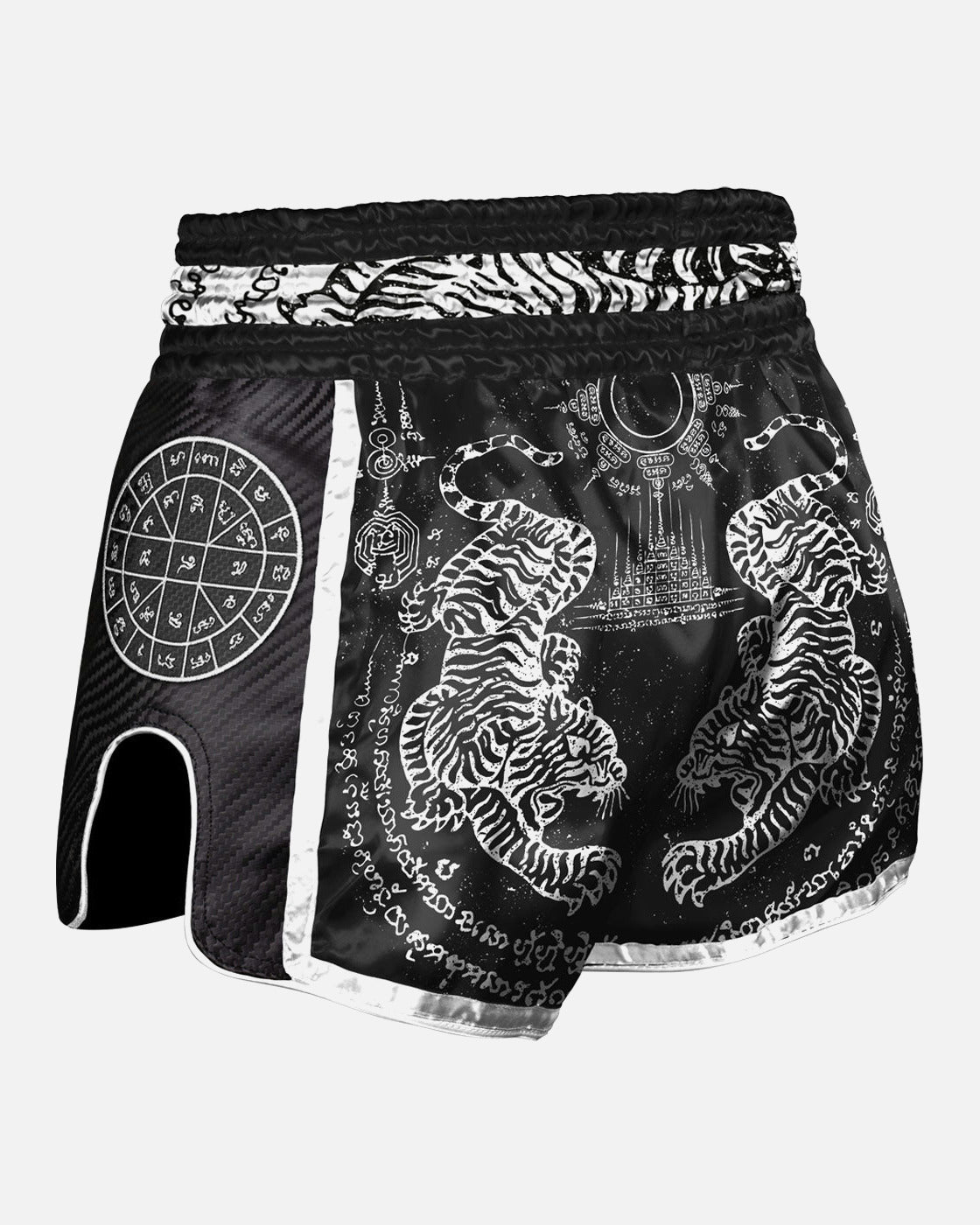 8 WEAPONS Muay Thai Shorts Carbon Sak Yant Tigers - Schwarz