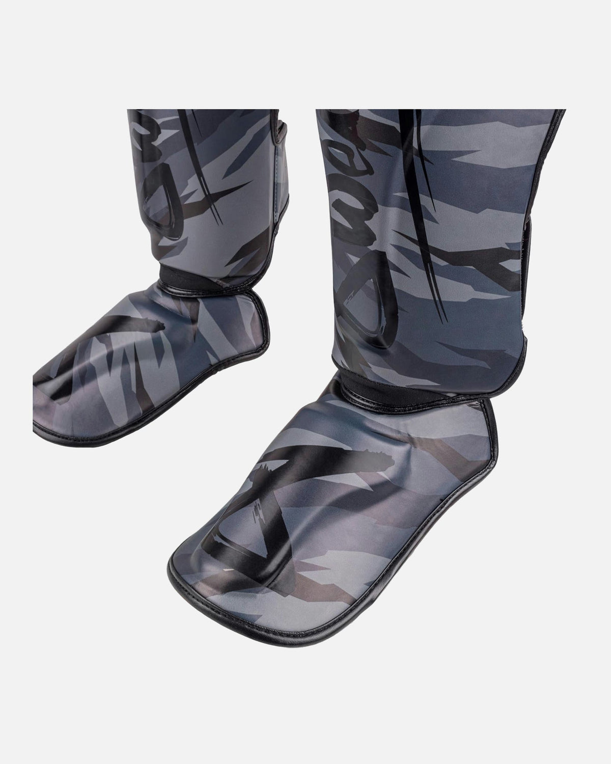 8 WEAPONS Schienbeinschoner Unlimited 2.0 - Urban Camo
