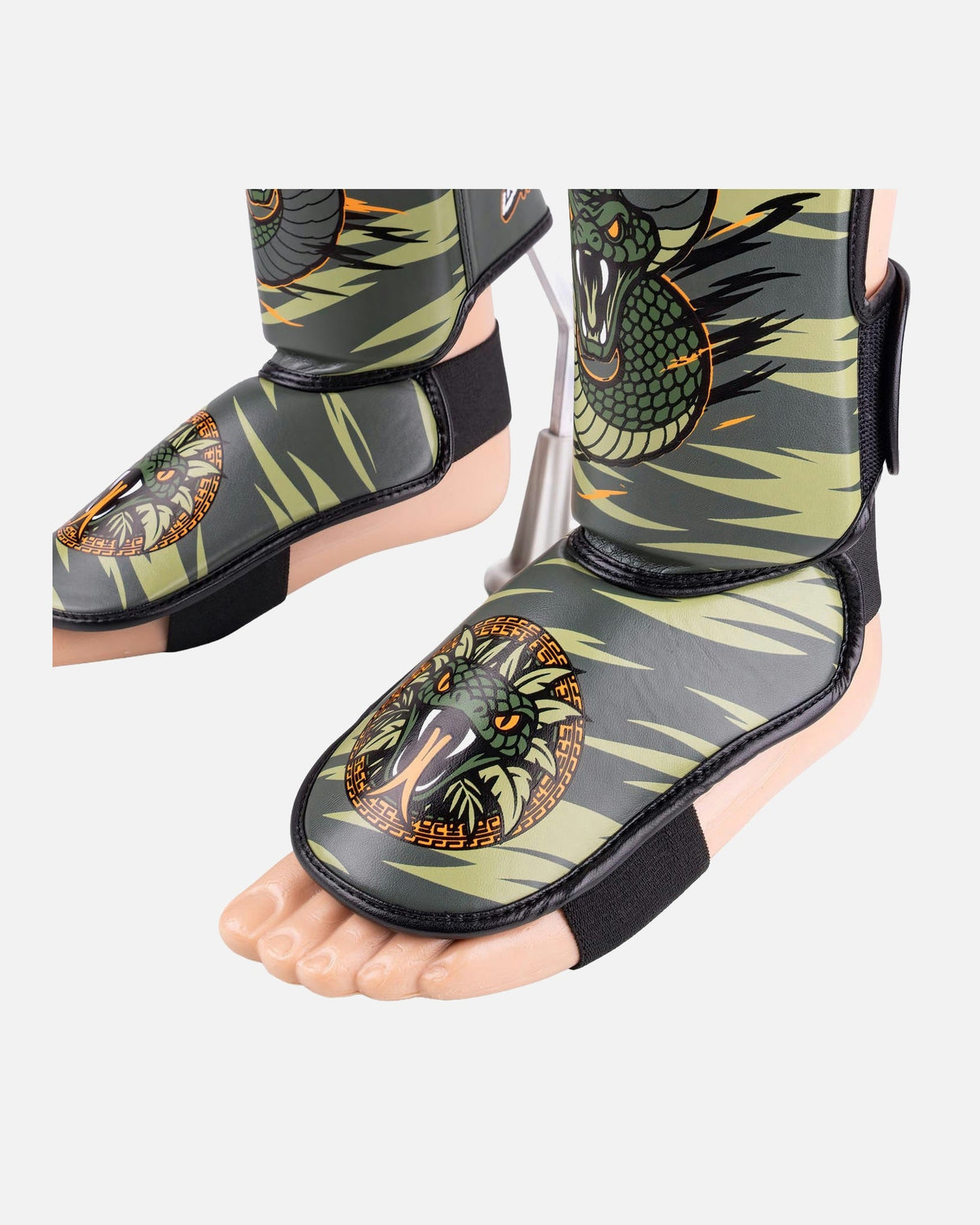 8 WEAPONS Schienbeinschoner Beastial Viper - Khaki