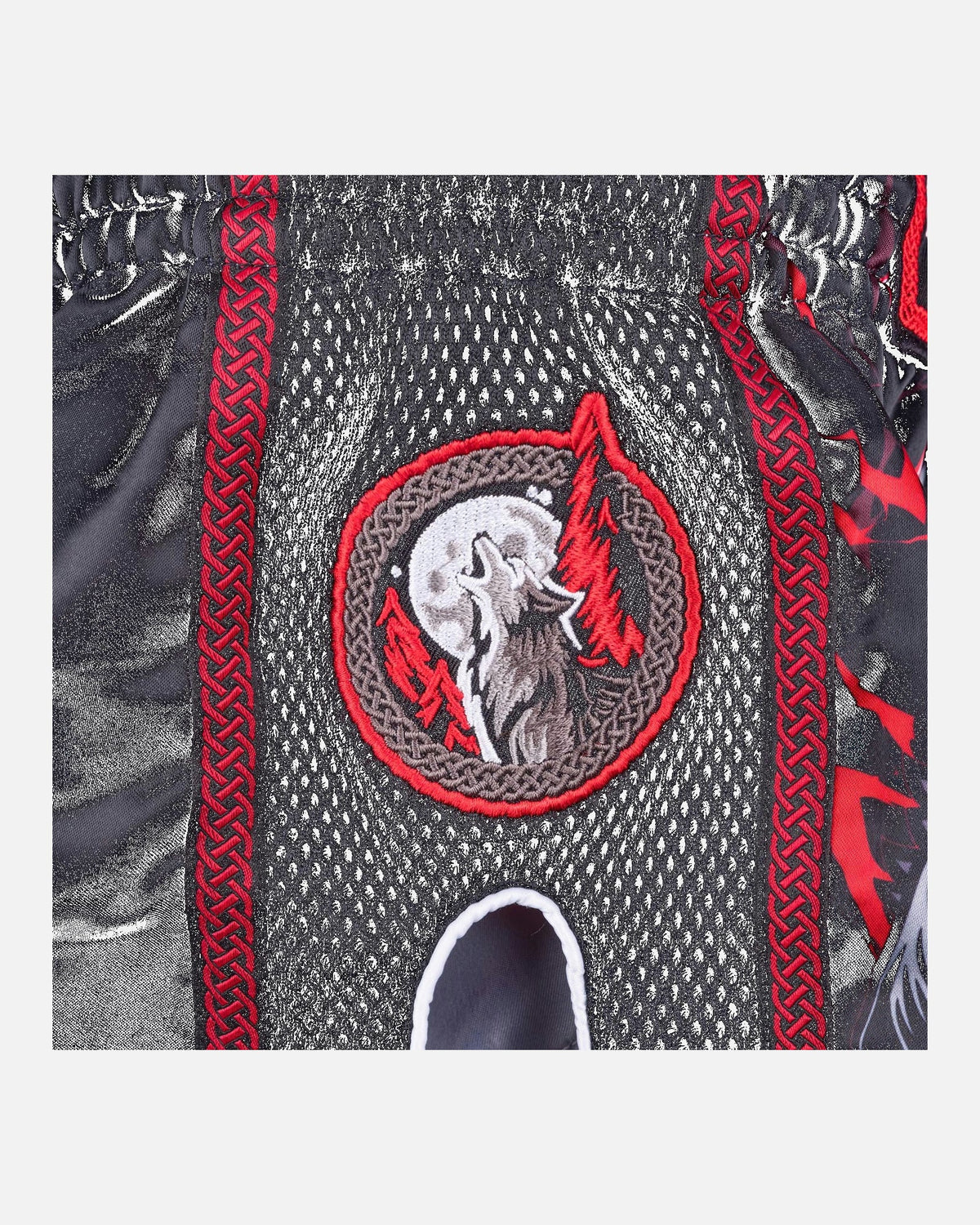 8 WEAPONS Muay Thai Shorts Beastial Wolf - Schwarz/Rot